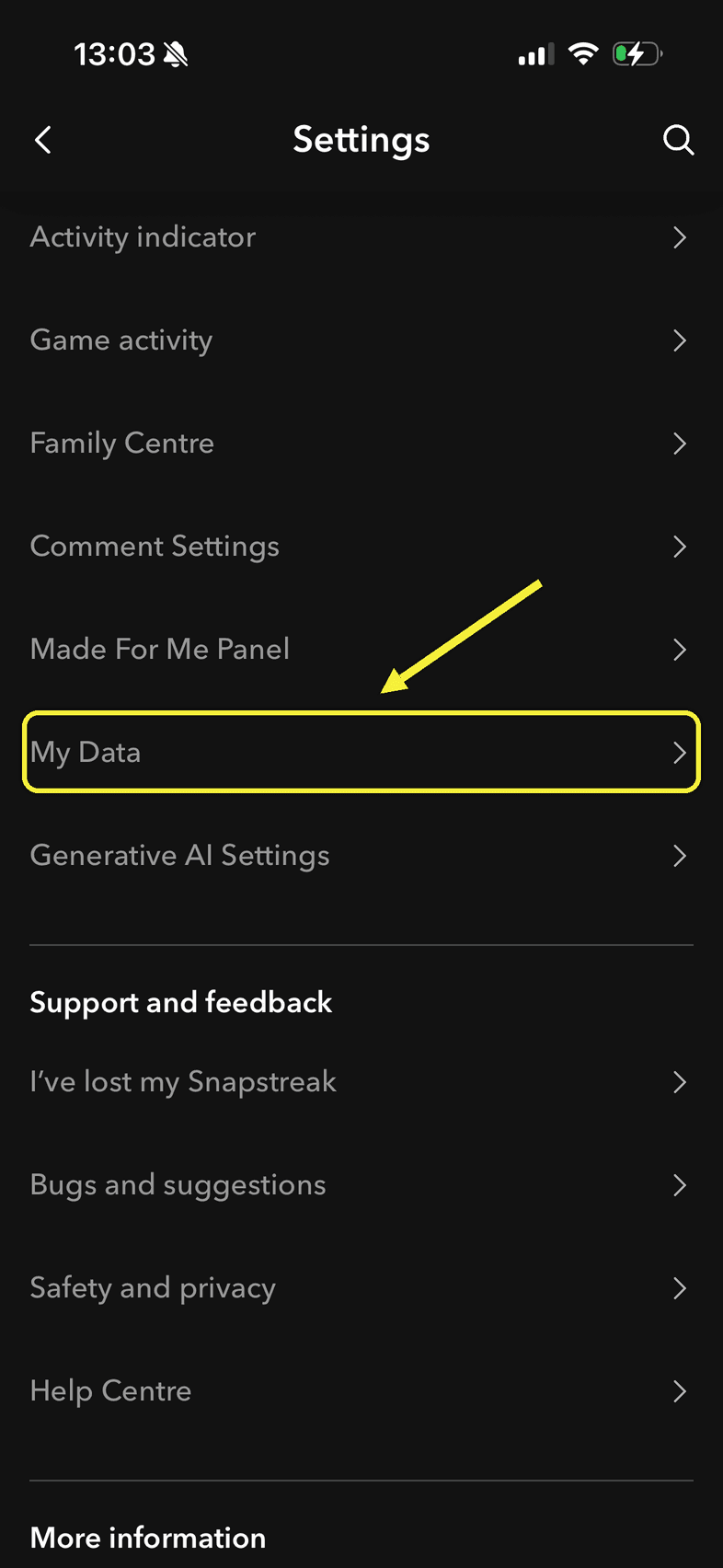 Raden My Data i Snapchats inställningar, markerad med en gul ram och en pil